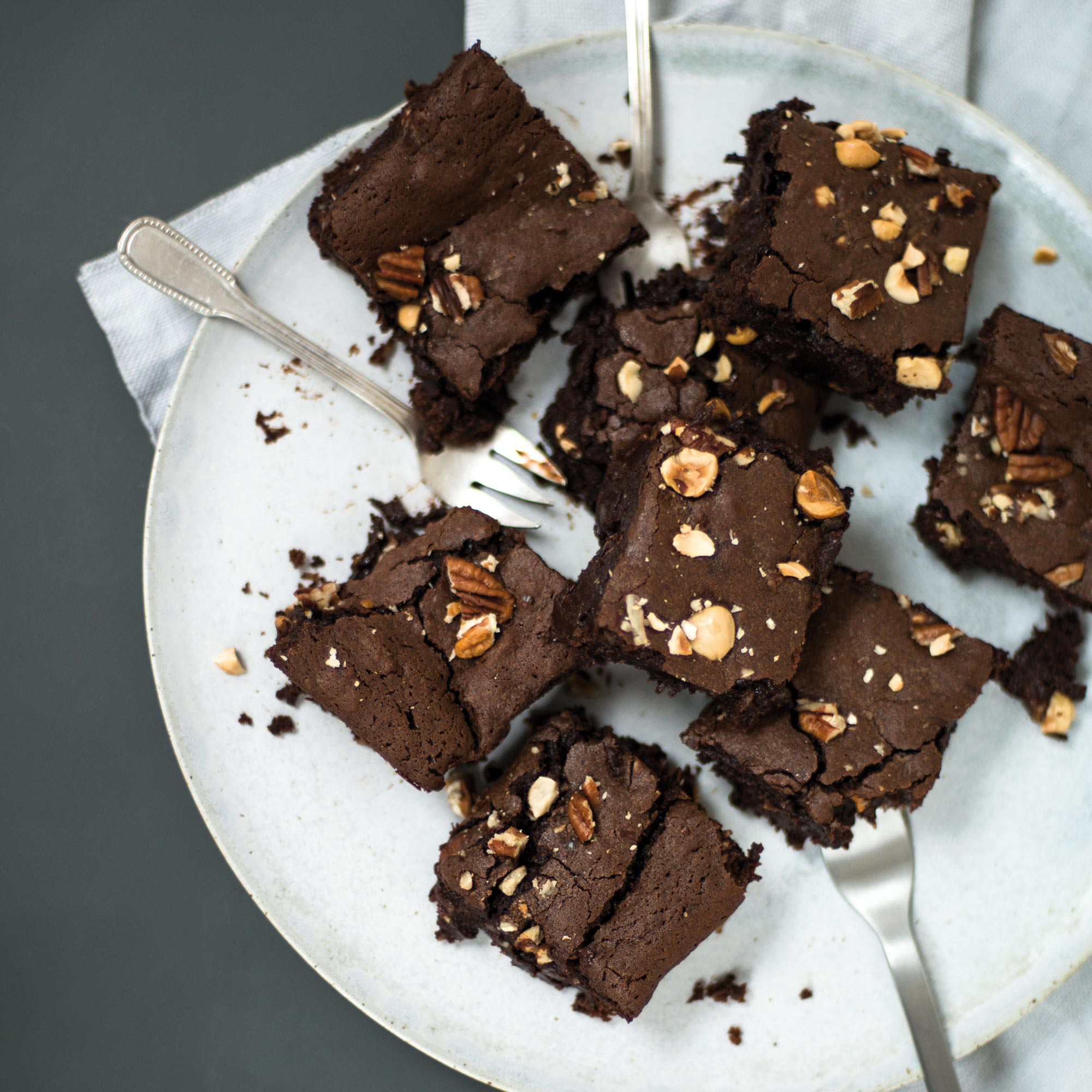 Hazelnut & pecan brownies, , hi-res
