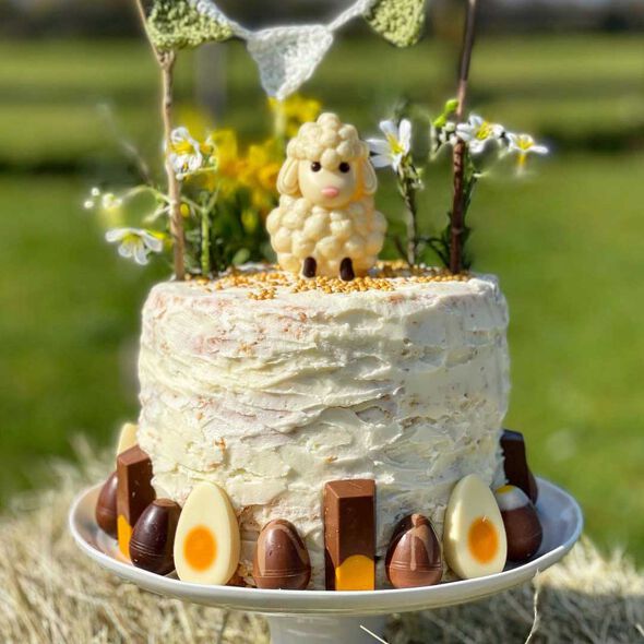 Happy Easter Victoria Sponge, , hi-res